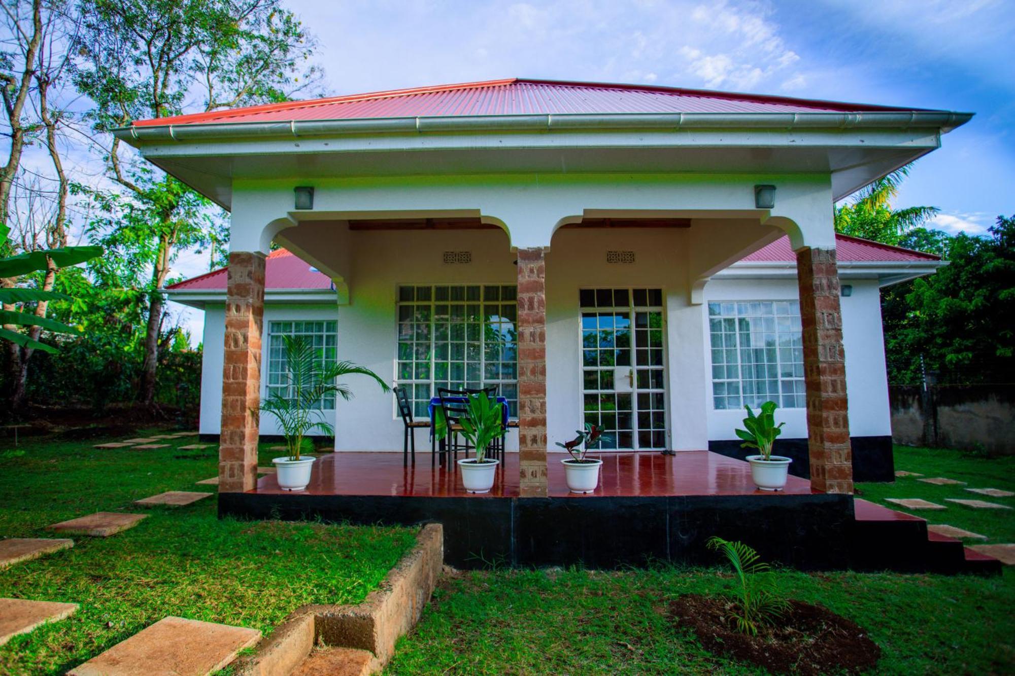 Royal Homestay Moshi Bagian luar foto