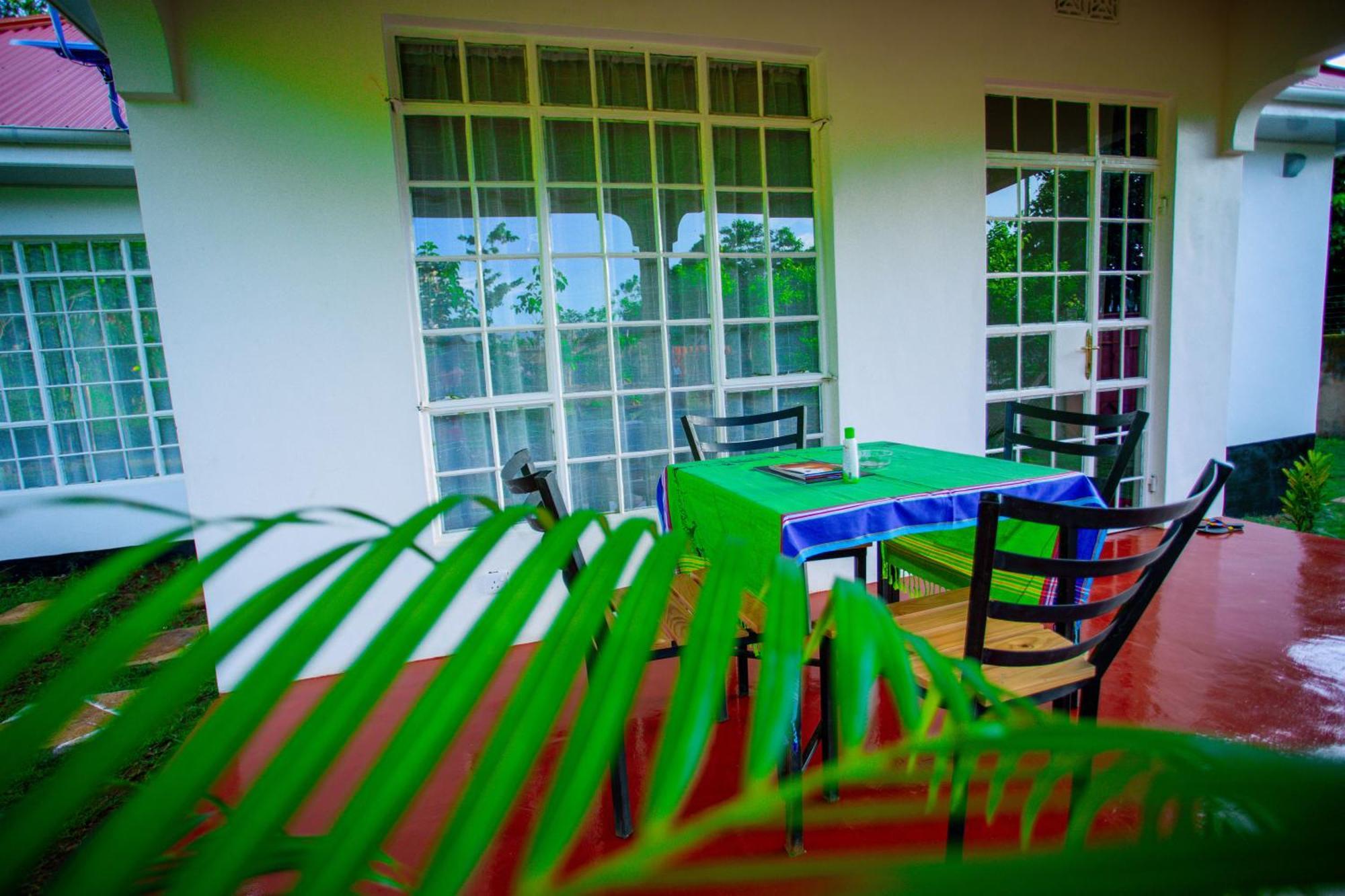 Royal Homestay Moshi Bagian luar foto