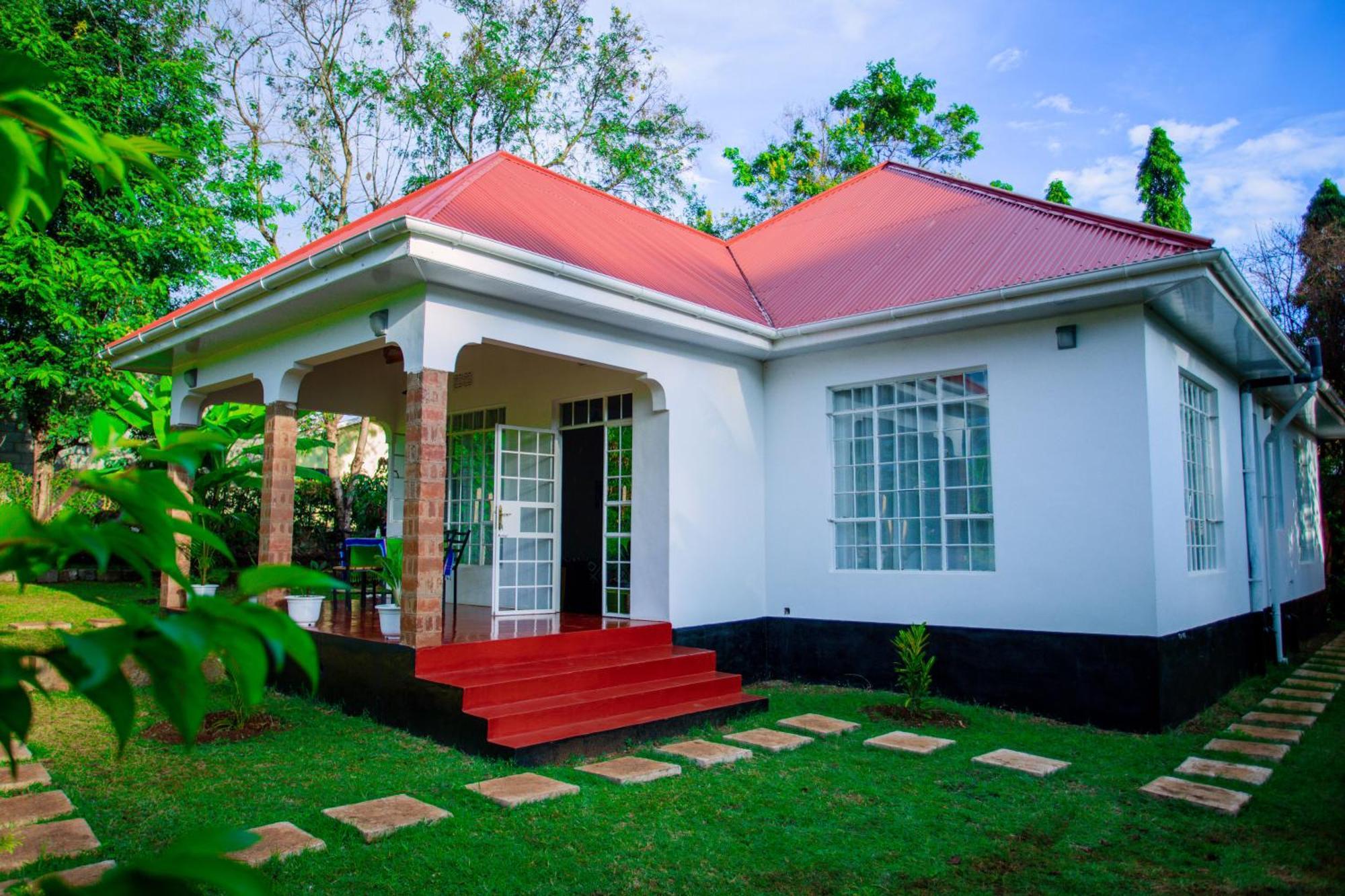 Royal Homestay Moshi Bagian luar foto