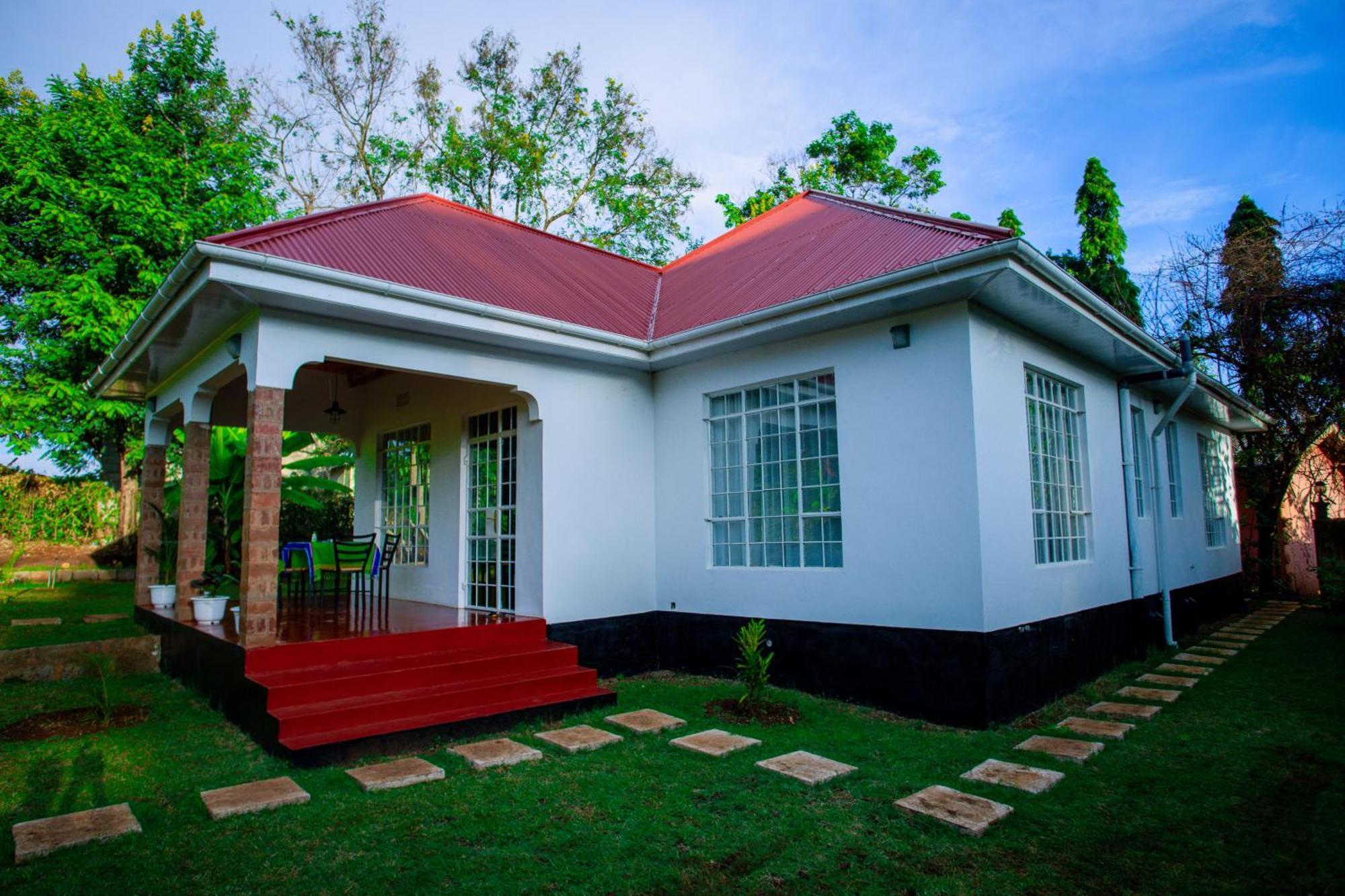 Royal Homestay Moshi Bagian luar foto