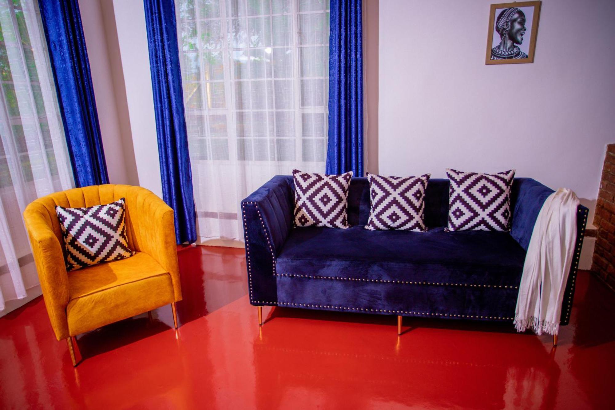 Royal Homestay Moshi Bagian luar foto