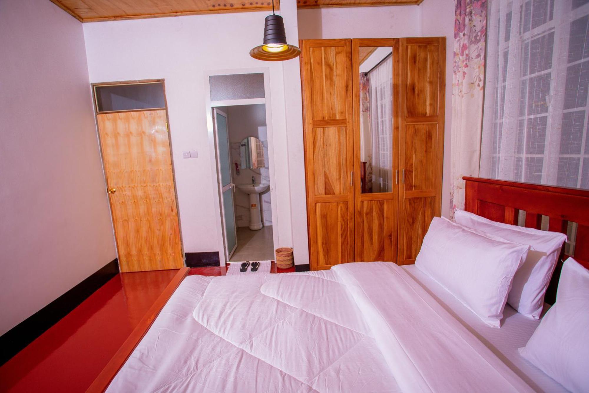 Royal Homestay Moshi Bagian luar foto